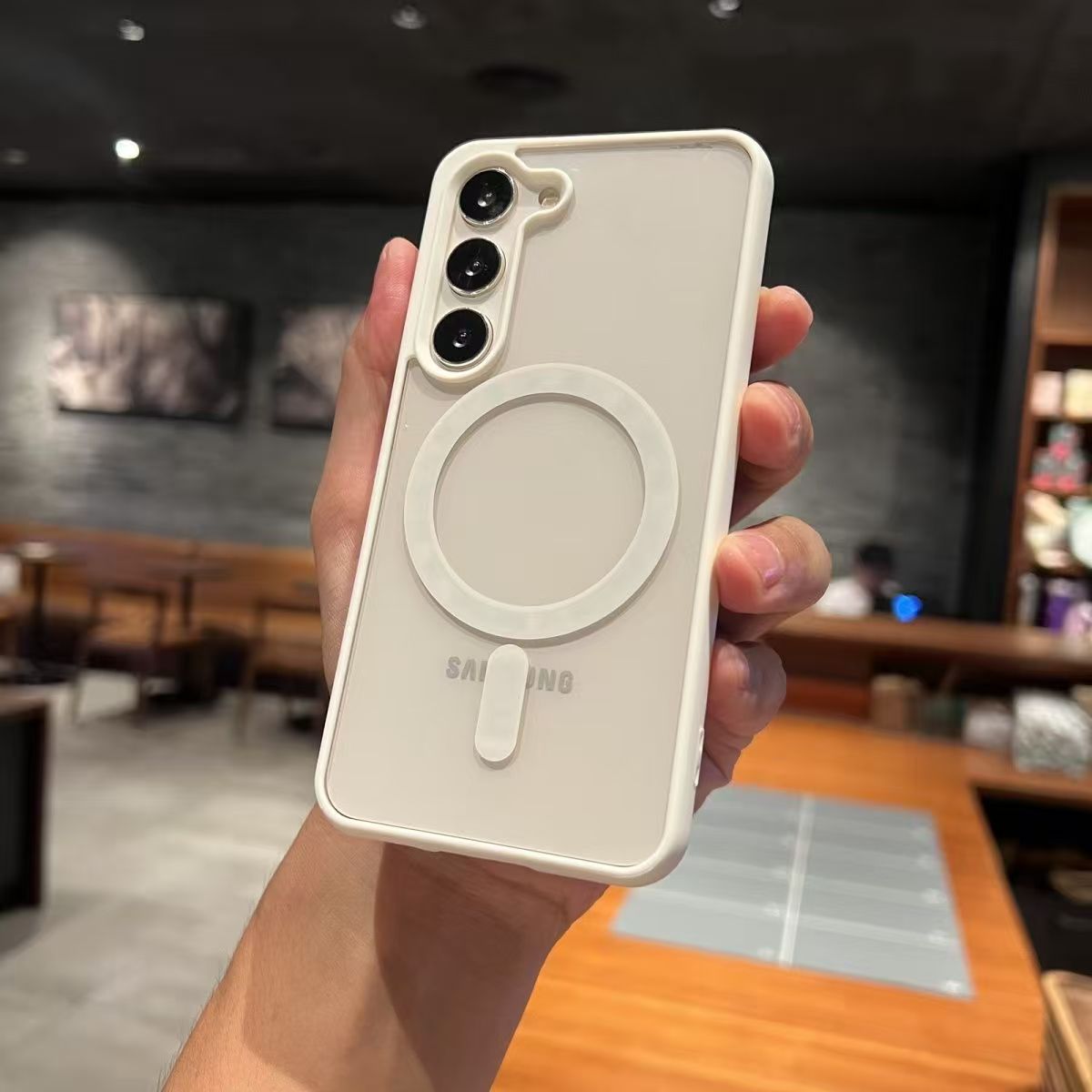 Fishing Boat Cover - Luxury White Magnetic for Magsafe Case